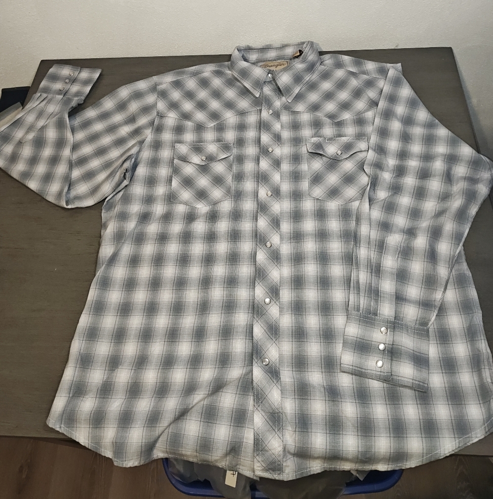 Wrangler Men's Long Sleeve Western Shirt featuring a gray plaid pattern and...